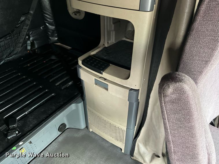 image for item DS2905 2016 Freightliner Cascadia  semi truck