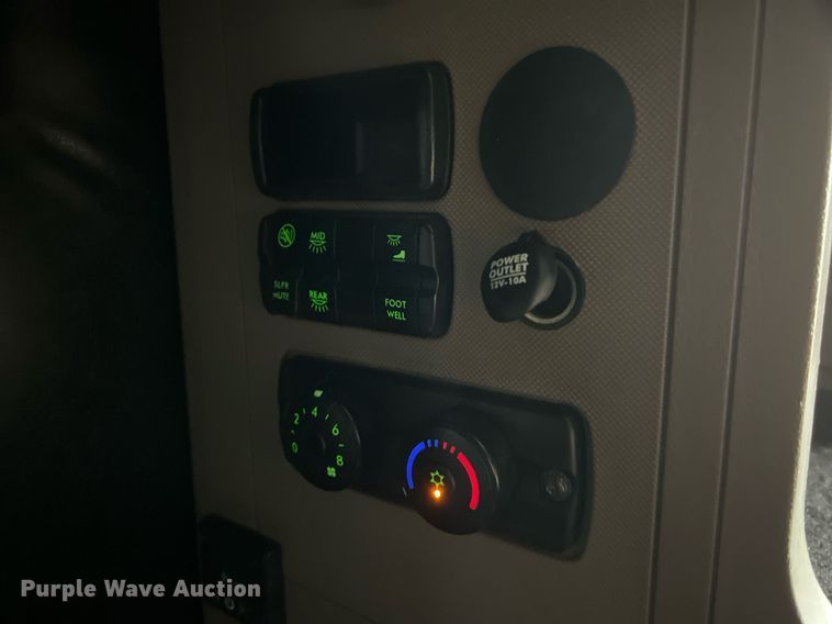 image for item DS2905 2016 Freightliner Cascadia  semi truck