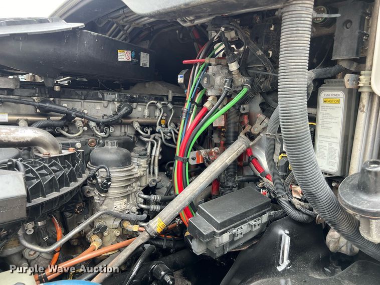 image for item DS2905 2016 Freightliner Cascadia  semi truck