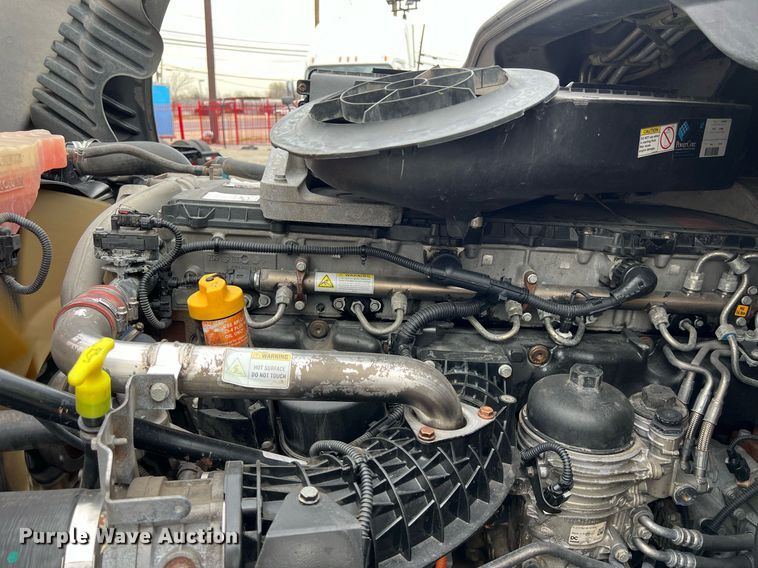 image for item DS2905 2016 Freightliner Cascadia  semi truck