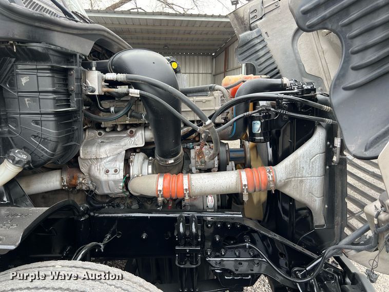 image for item DS2905 2016 Freightliner Cascadia  semi truck