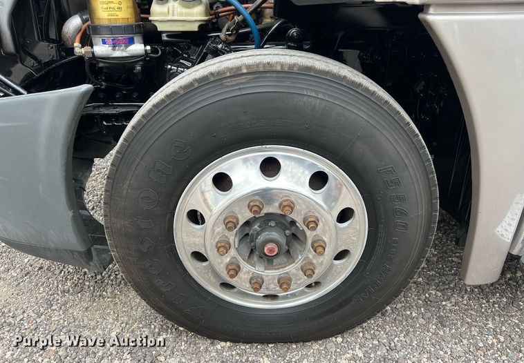 image for item DS2905 2016 Freightliner Cascadia  semi truck