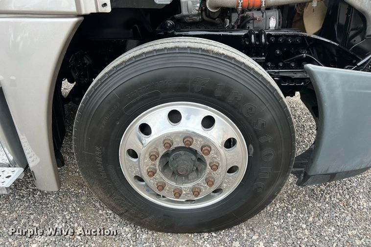 image for item DS2905 2016 Freightliner Cascadia  semi truck