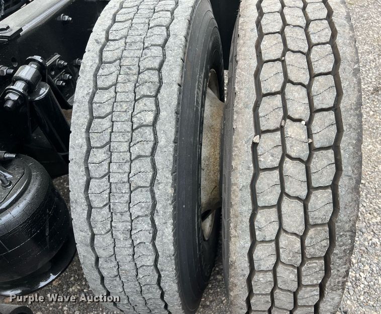 image for item DS2905 2016 Freightliner Cascadia  semi truck