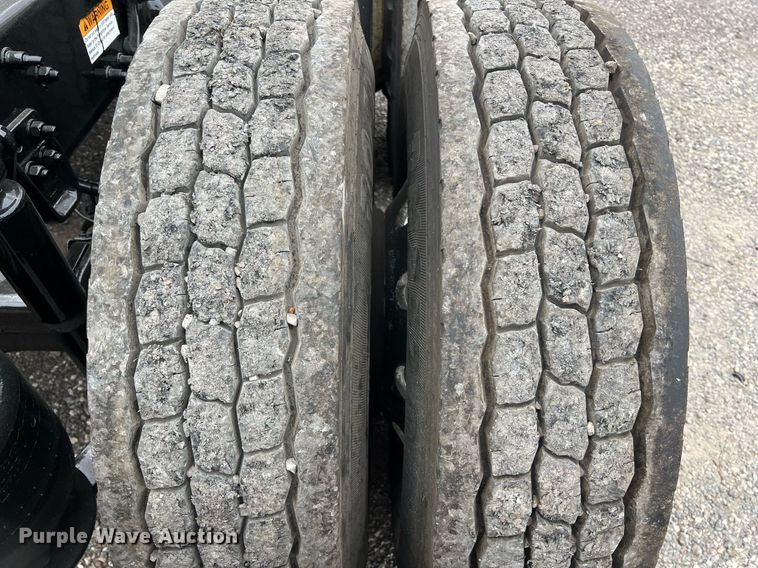 image for item DS2905 2016 Freightliner Cascadia  semi truck