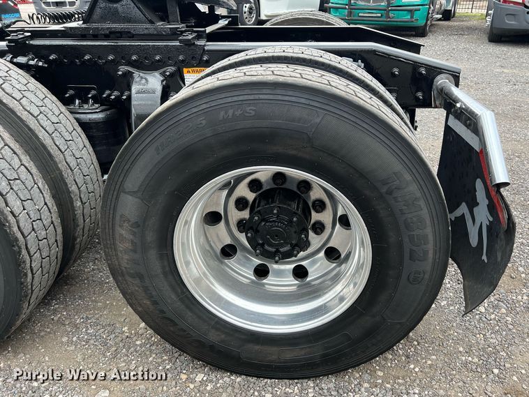 image for item DS2905 2016 Freightliner Cascadia  semi truck