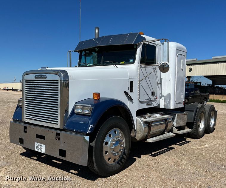 image for item DS2913 2007 Freightliner semi truck