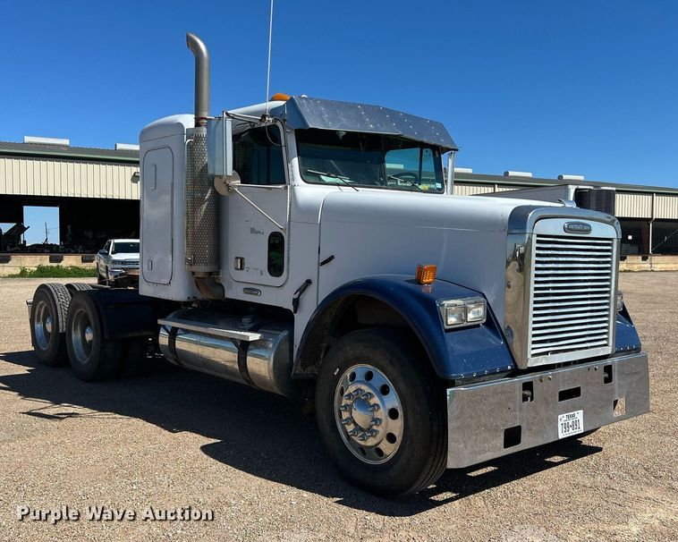 image for item DS2913 2007 Freightliner semi truck