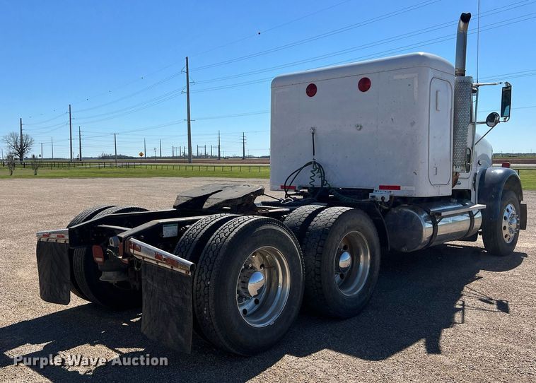 image for item DS2913 2007 Freightliner semi truck