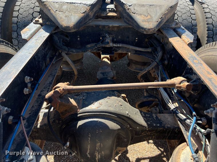 image for item DS2913 2007 Freightliner semi truck