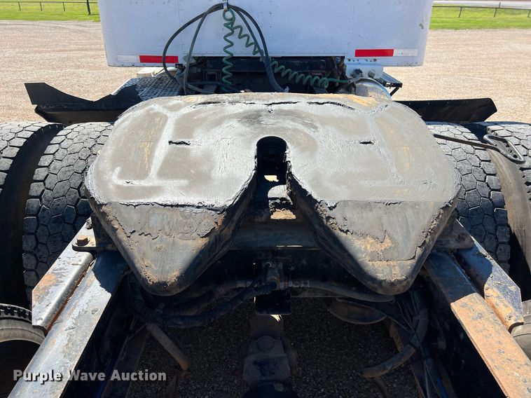 image for item DS2913 2007 Freightliner semi truck