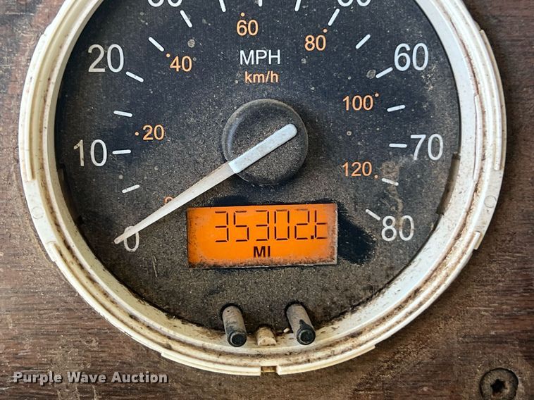 image for item DS2913 2007 Freightliner semi truck