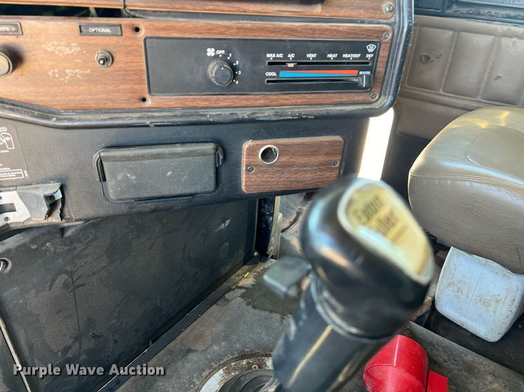 image for item DS2913 2007 Freightliner semi truck