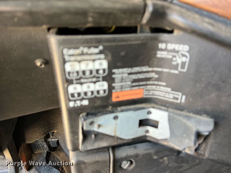 image for item DS2913 2007 Freightliner semi truck