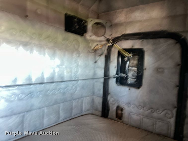 image for item DS2913 2007 Freightliner semi truck