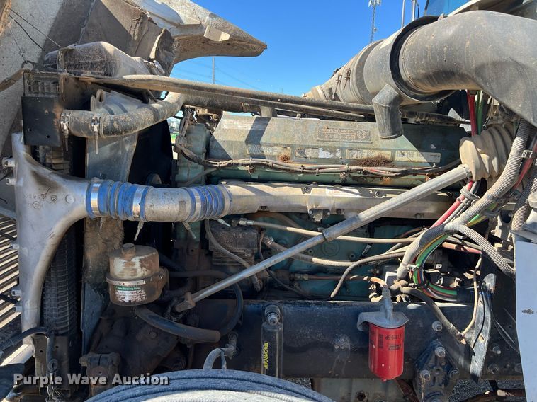 image for item DS2913 2007 Freightliner semi truck