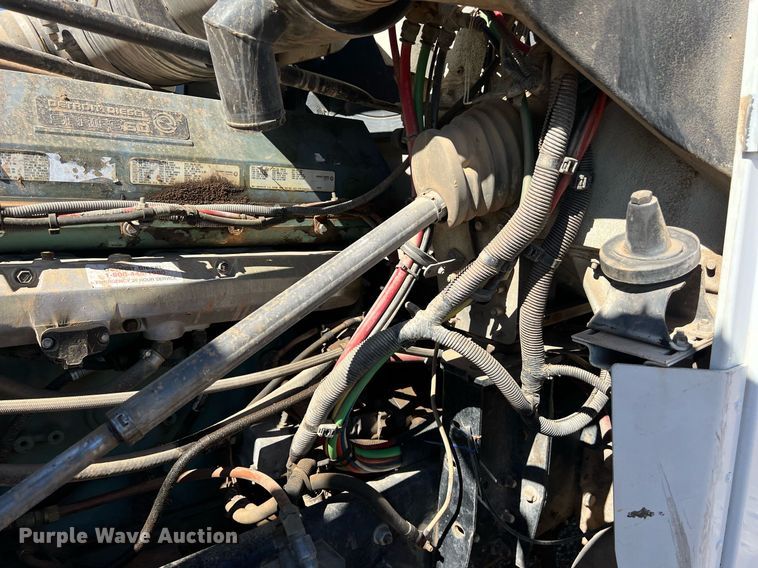 image for item DS2913 2007 Freightliner semi truck