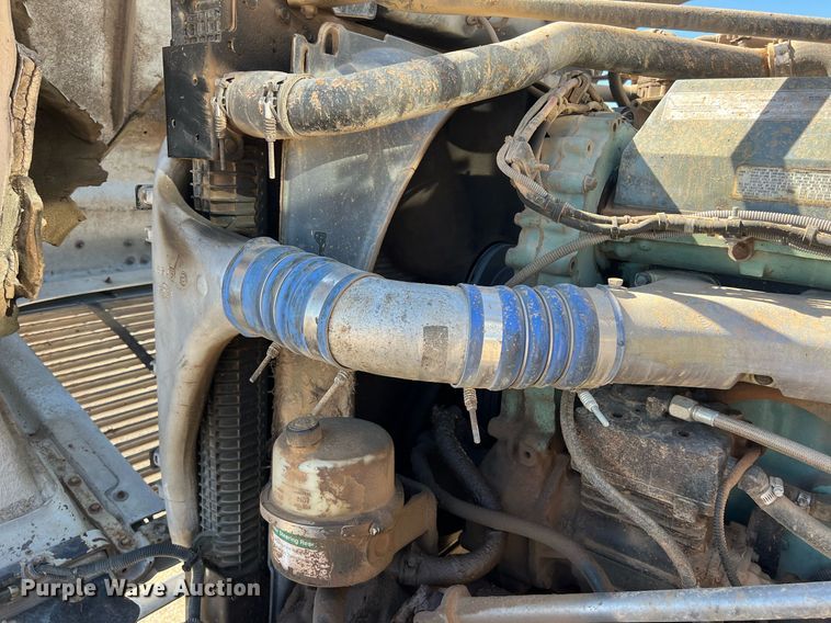 image for item DS2913 2007 Freightliner semi truck