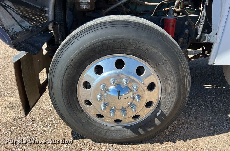 image for item DS2913 2007 Freightliner semi truck