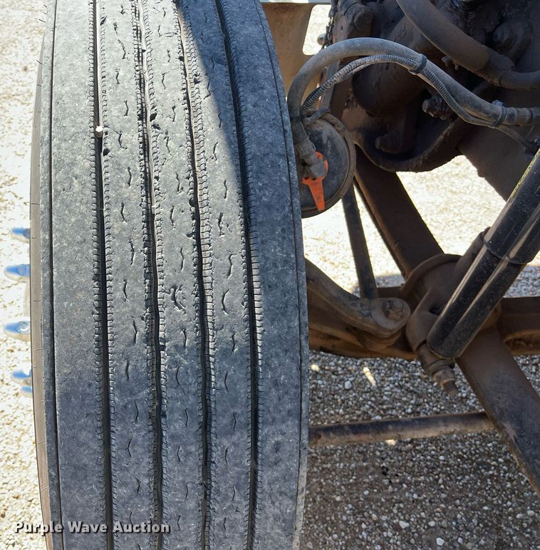 image for item DS2913 2007 Freightliner semi truck