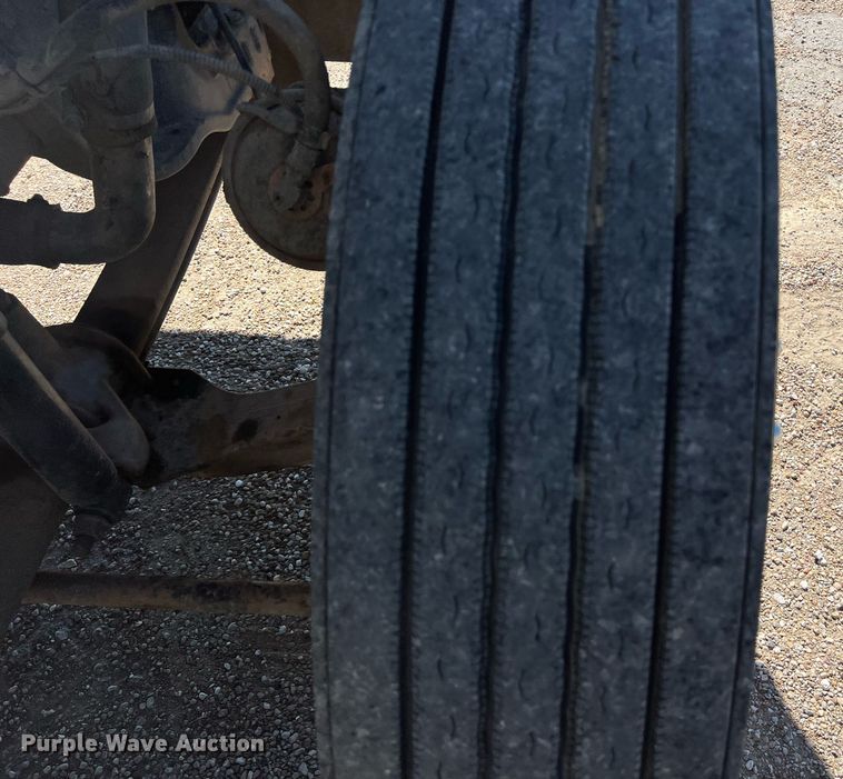 image for item DS2913 2007 Freightliner semi truck