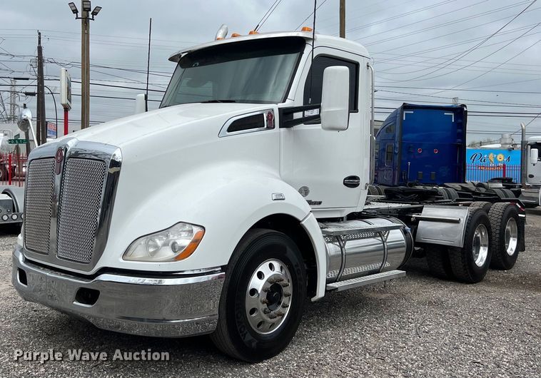 image for item DS2919 2018 Kenworth T680 semi truck