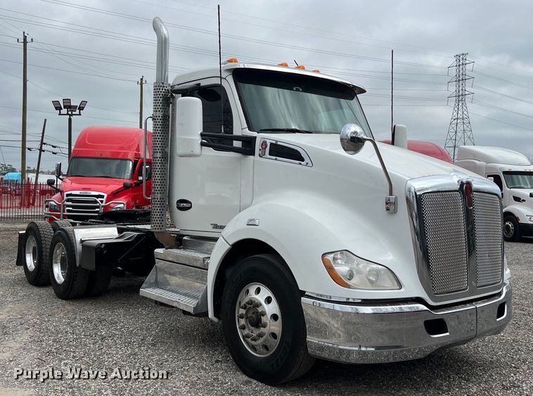 image for item DS2919 2018 Kenworth T680 semi truck