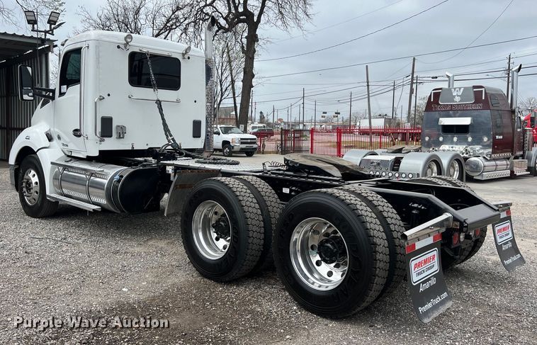 image for item DS2919 2018 Kenworth T680 semi truck