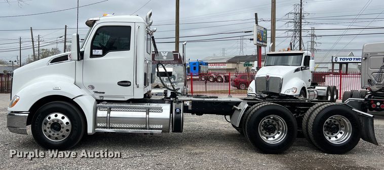 image for item DS2919 2018 Kenworth T680 semi truck