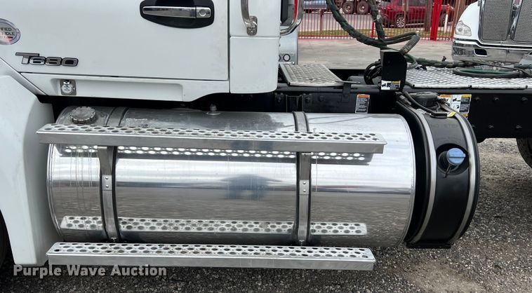 image for item DS2919 2018 Kenworth T680 semi truck