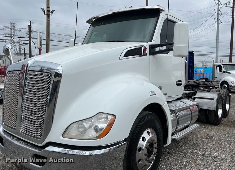 image for item DS2919 2018 Kenworth T680 semi truck