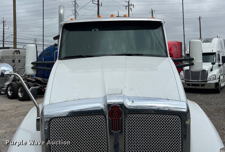 image for item DS2919 2018 Kenworth T680 semi truck