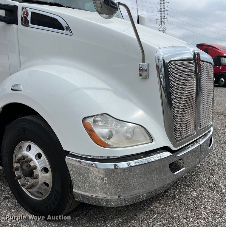 image for item DS2919 2018 Kenworth T680 semi truck
