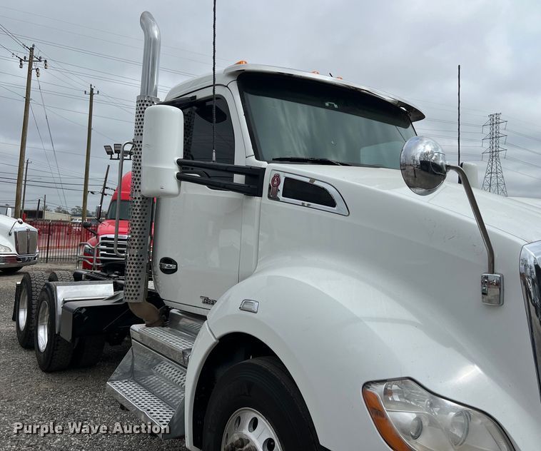 image for item DS2919 2018 Kenworth T680 semi truck