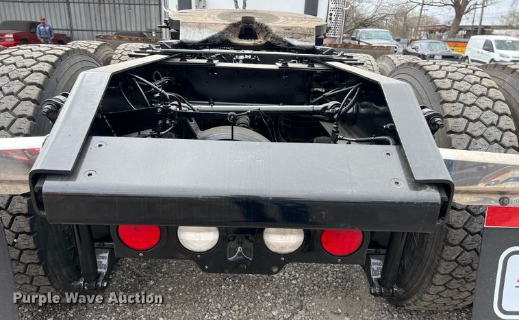 image for item DS2919 2018 Kenworth T680 semi truck