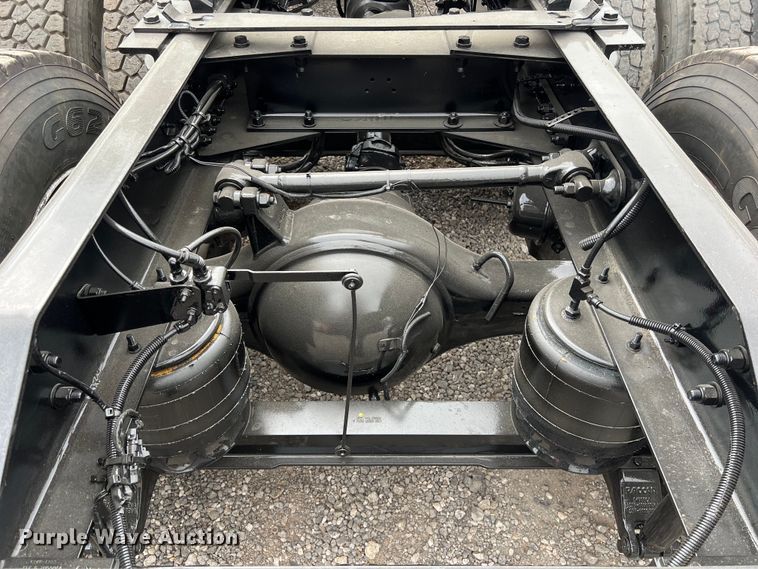 image for item DS2919 2018 Kenworth T680 semi truck