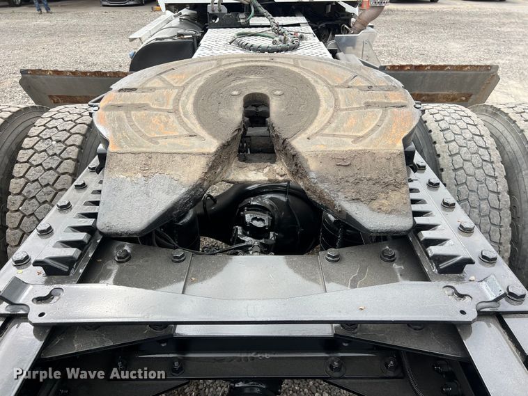 image for item DS2919 2018 Kenworth T680 semi truck