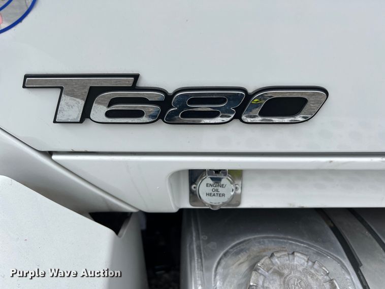 image for item DS2919 2018 Kenworth T680 semi truck