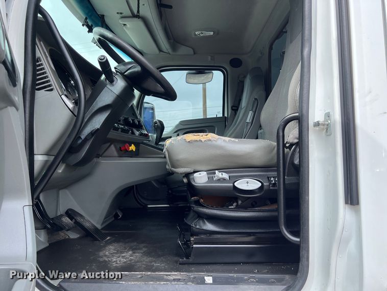 image for item DS2919 2018 Kenworth T680 semi truck