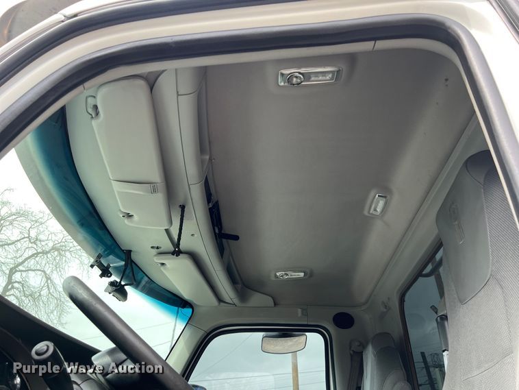 image for item DS2919 2018 Kenworth T680 semi truck