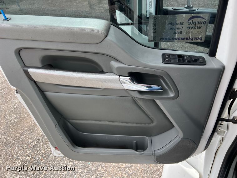 image for item DS2919 2018 Kenworth T680 semi truck