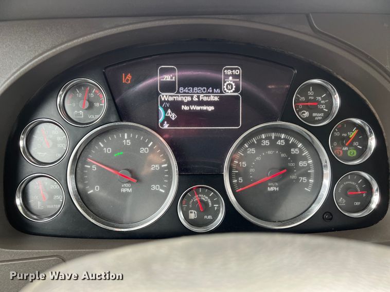 image for item DS2919 2018 Kenworth T680 semi truck