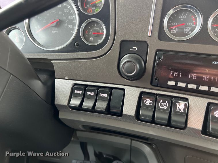 image for item DS2919 2018 Kenworth T680 semi truck