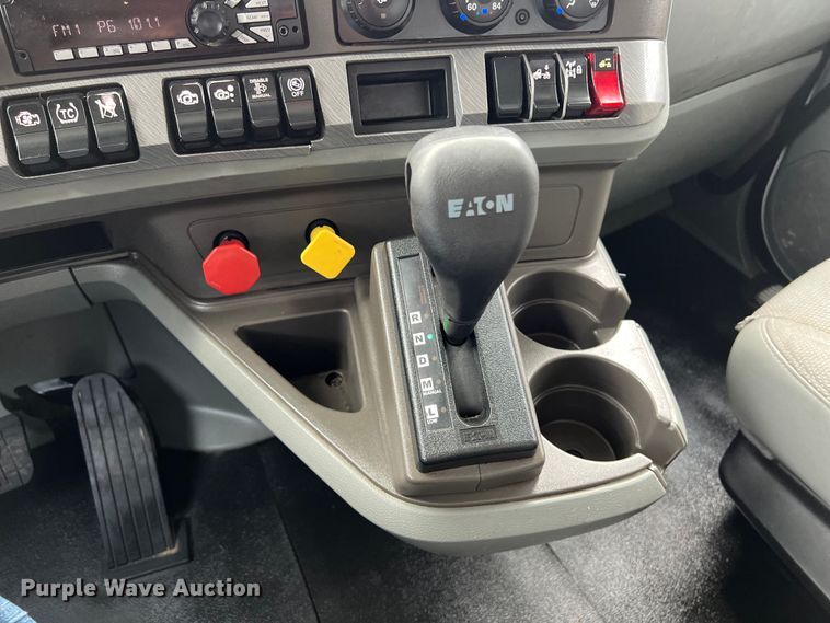 image for item DS2919 2018 Kenworth T680 semi truck