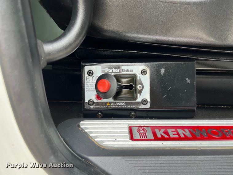 image for item DS2919 2018 Kenworth T680 semi truck