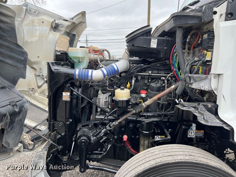 image for item DS2919 2018 Kenworth T680 semi truck