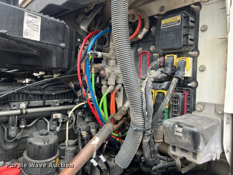 image for item DS2919 2018 Kenworth T680 semi truck