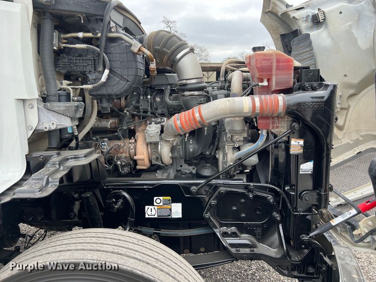 image for item DS2919 2018 Kenworth T680 semi truck