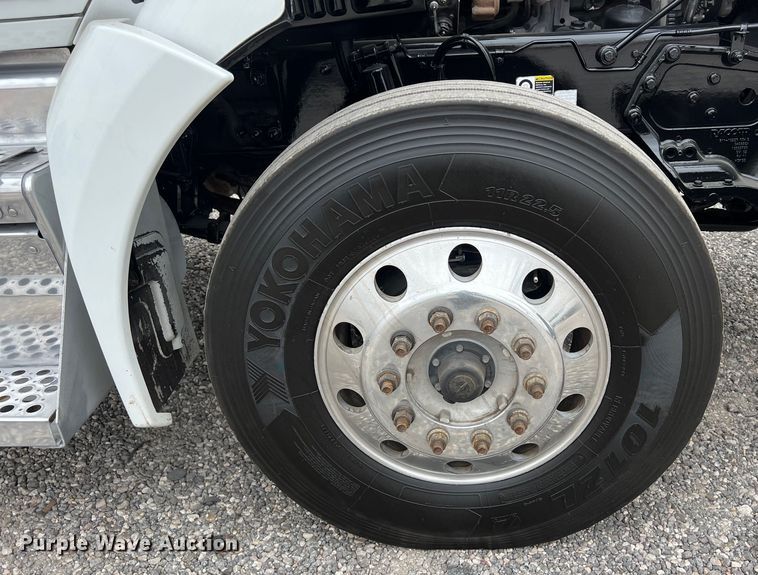 image for item DS2919 2018 Kenworth T680 semi truck