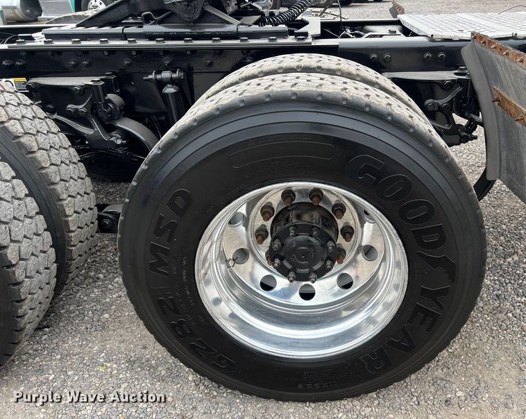 image for item DS2919 2018 Kenworth T680 semi truck